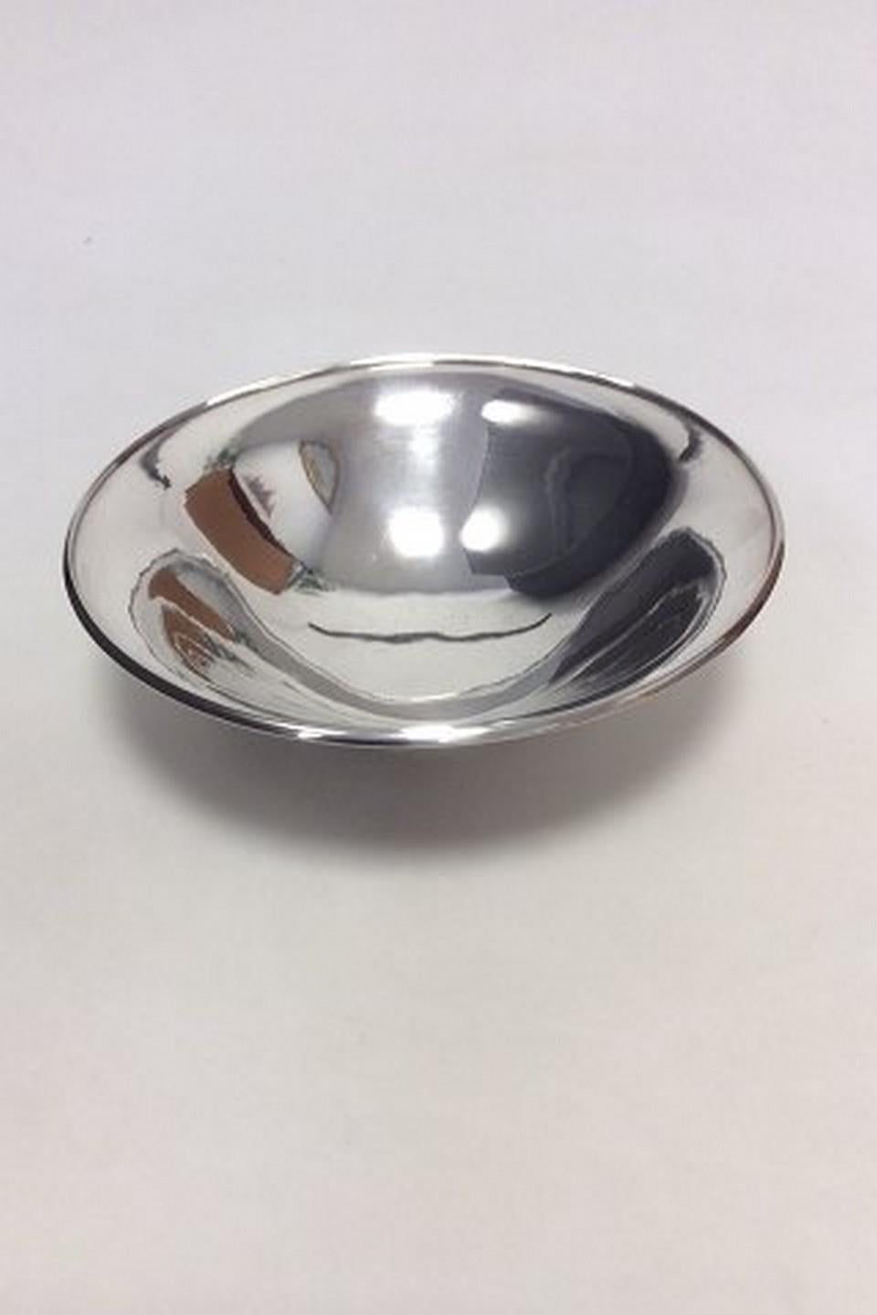 Georg Jensen Schale aus Sterlingsilber Nr. 430B
Maße: 23.5cm Durchmesser und 7,5cm Höhe (9,25