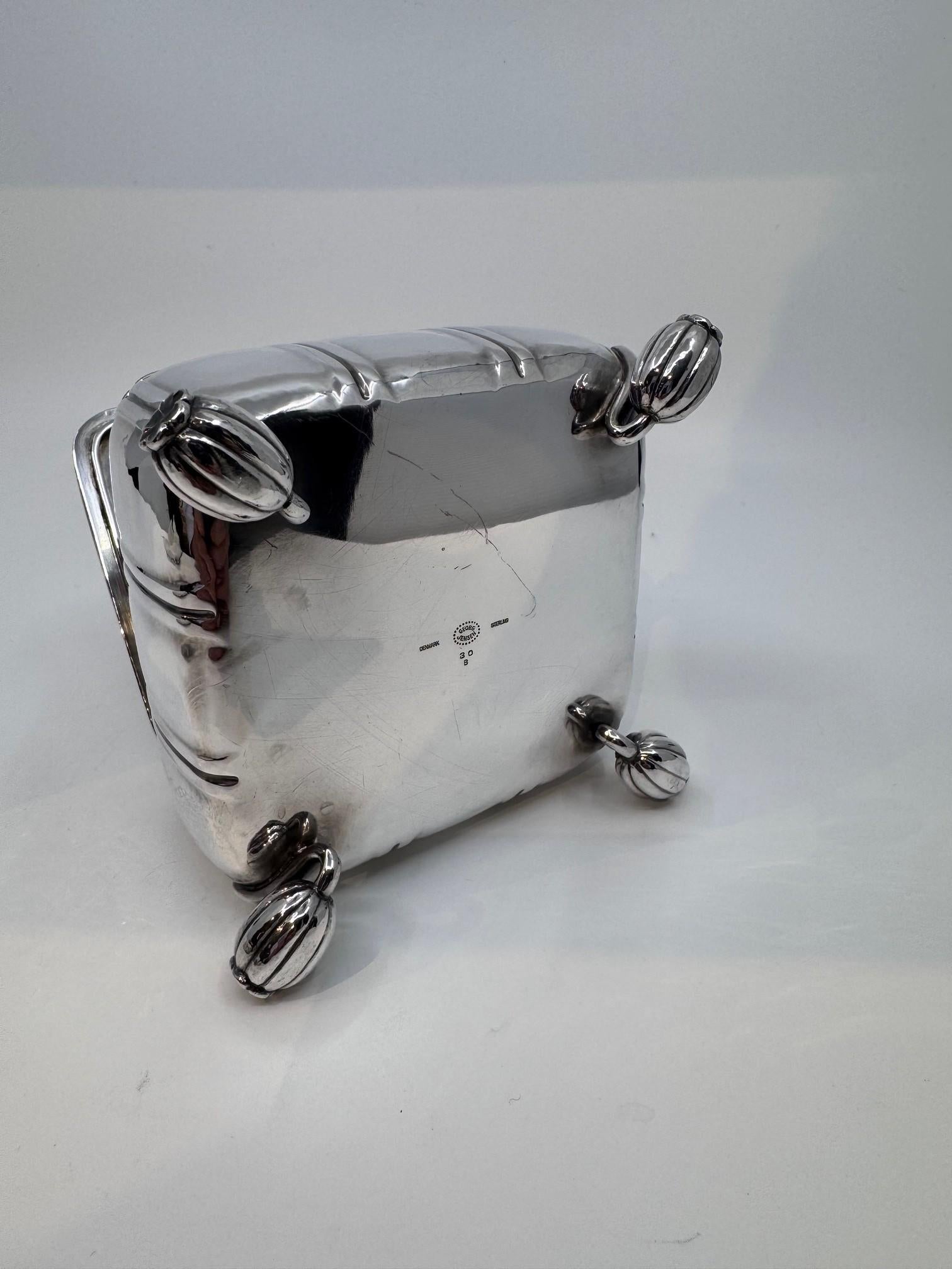 Georg Jensen Sterling Silver Box 30B In Excellent Condition For Sale In Hellerup, DK