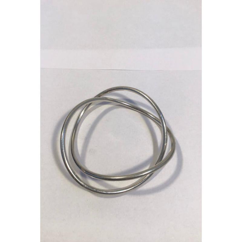 Georg Jensen Sterlingsilber-Armband Alliance Nr. 554A

Entworfen von Allan Scharff

Größe Small. Öffnung misst 6.4cm / 2.52 in Außenmaß ist 8cm / 3.15 in
Gewicht 46,8 Gramm.