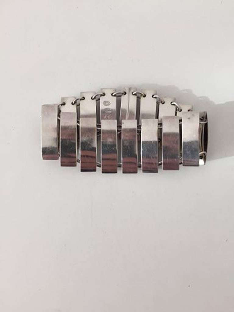 Georg Jensen Sterling Silver Bracelet by Arno Malinowski No 136. Measures 17 cm / 6 11/16 in. Consists of 16 links. Weighs 52 g / 1.85 oz.