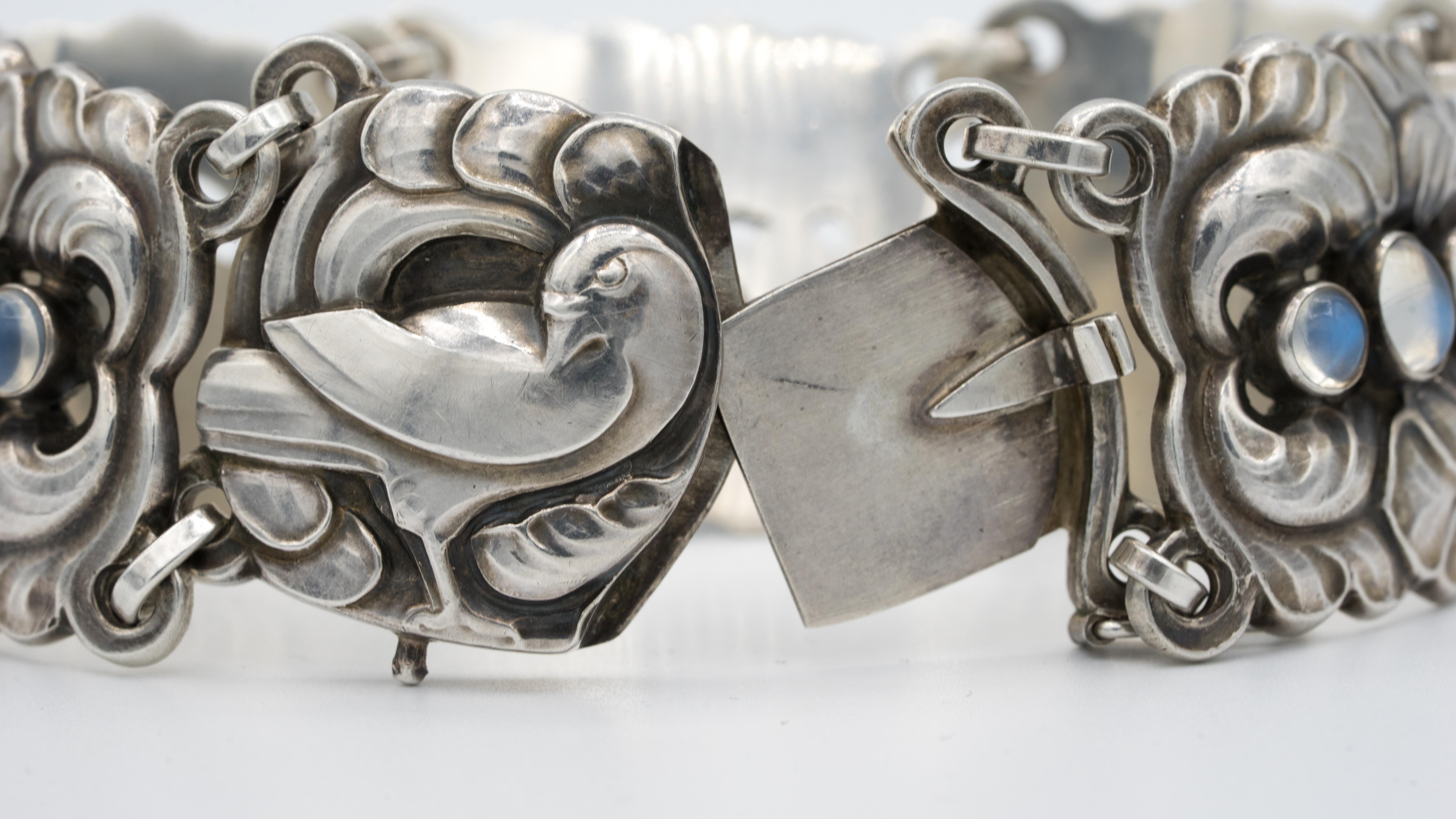Vintage Georg Jensen sterling silver Wide Dove Bracelet , Design #32 , with moonstones, post 1945

Weight: 54 grams
Length:  7.25 inches ( 17.8 cm)
Width: 1 1/8 Inches ( 1.3 cm)
Condition: fine vintage, preowned, Minor scratches , soft patina