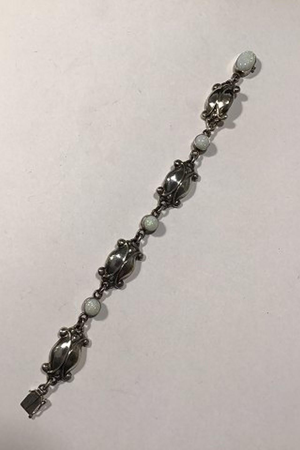 Georg Jensen Sterling Silver Bracelet No 11 Opal Measures 18.5 cm (7 9/32 in) Weight 17.8 gr/0.63 oz
Item no.: 436869