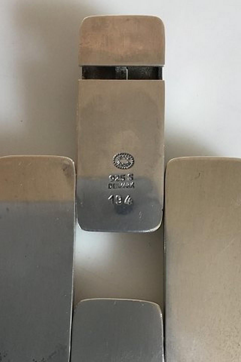 Georg Jensen Sterlingsilber-Armband Nr. 194. Entworfen von Astrid Fog, 1968. Maße: 17 cm / 6 11/16 in. x 4 cm / 1 37/64 in. Wiegt 81 g / 2,85 Unzen