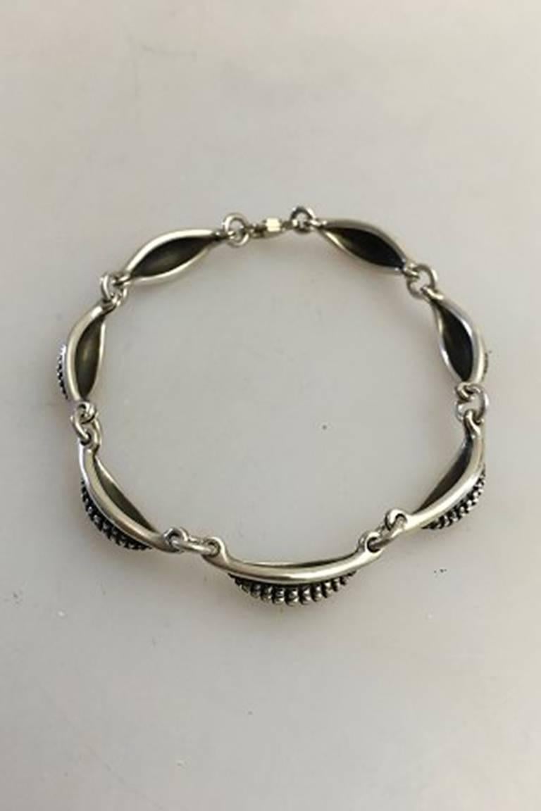 Georg Jensen Sterling Silver Bracelet No 425. From after 1945. Consists of 7 links.
Measures 22 cm / 8 21/32 in. Weighs 31 g / 1.10 oz.
