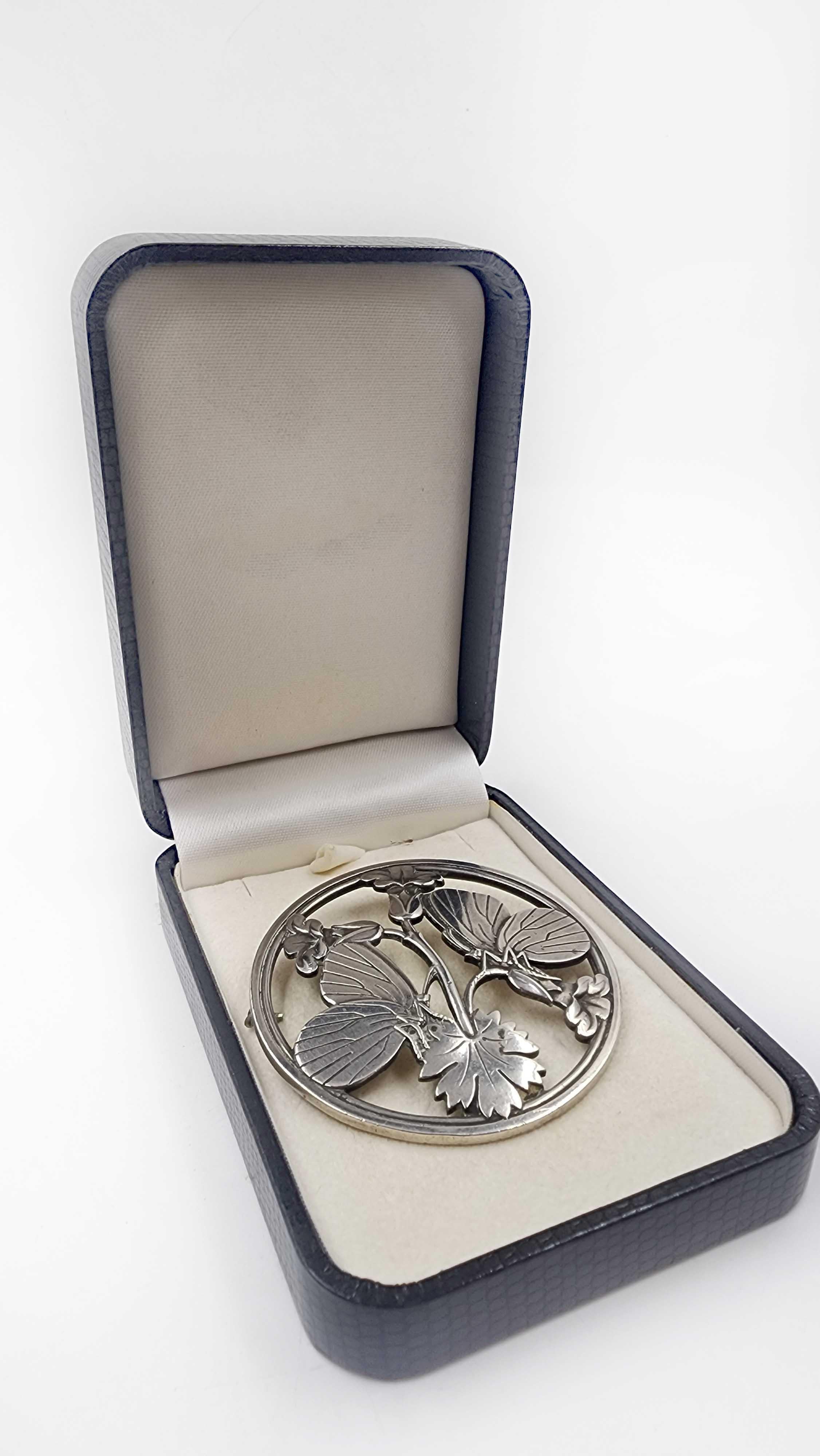 French Georg Jensen sterling silver brooch from the 1970s For Sale