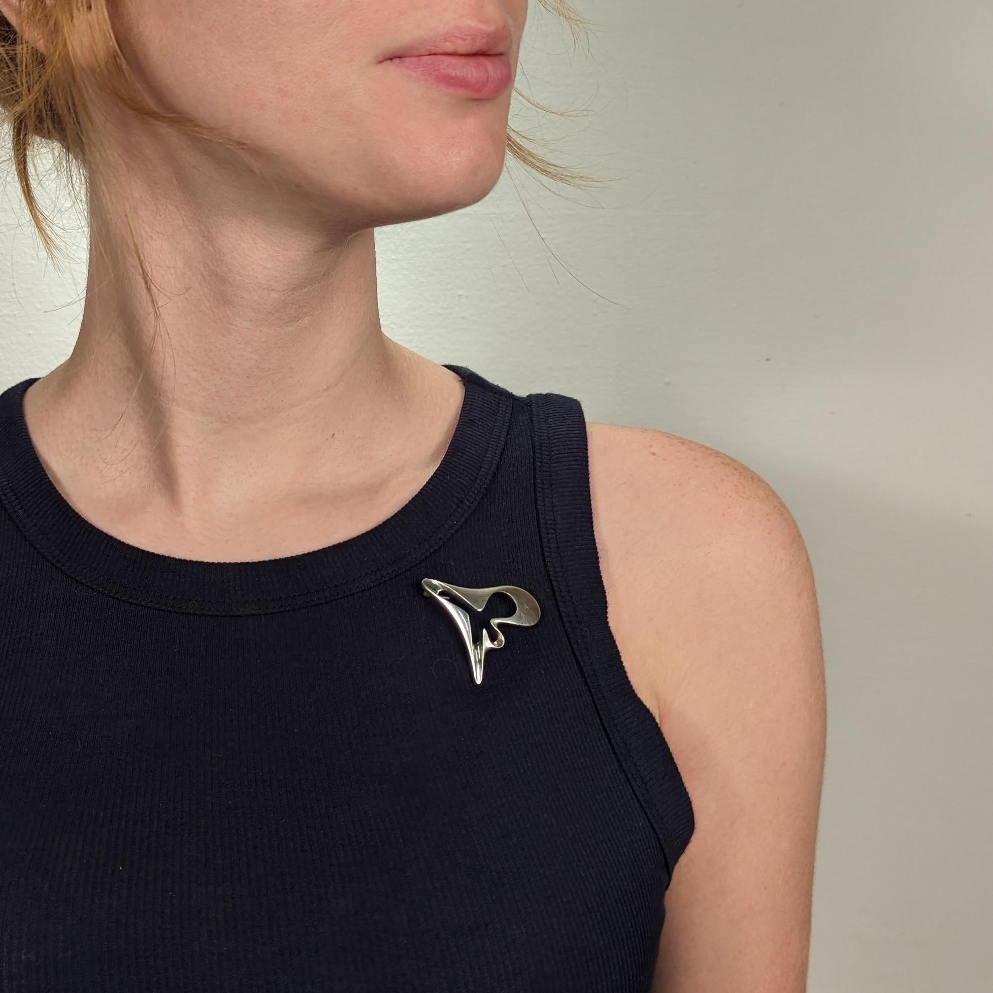 A fine Georg Jensen brooch.

In sterling silver.

Model no. 324.

Designed by Henning Koppel for Georg Jensen. 

Simply a wonderful abstract brooch!

Date:
20th Century

Overall Condition:
It is in overall good, as-pictured, used estate condition.
