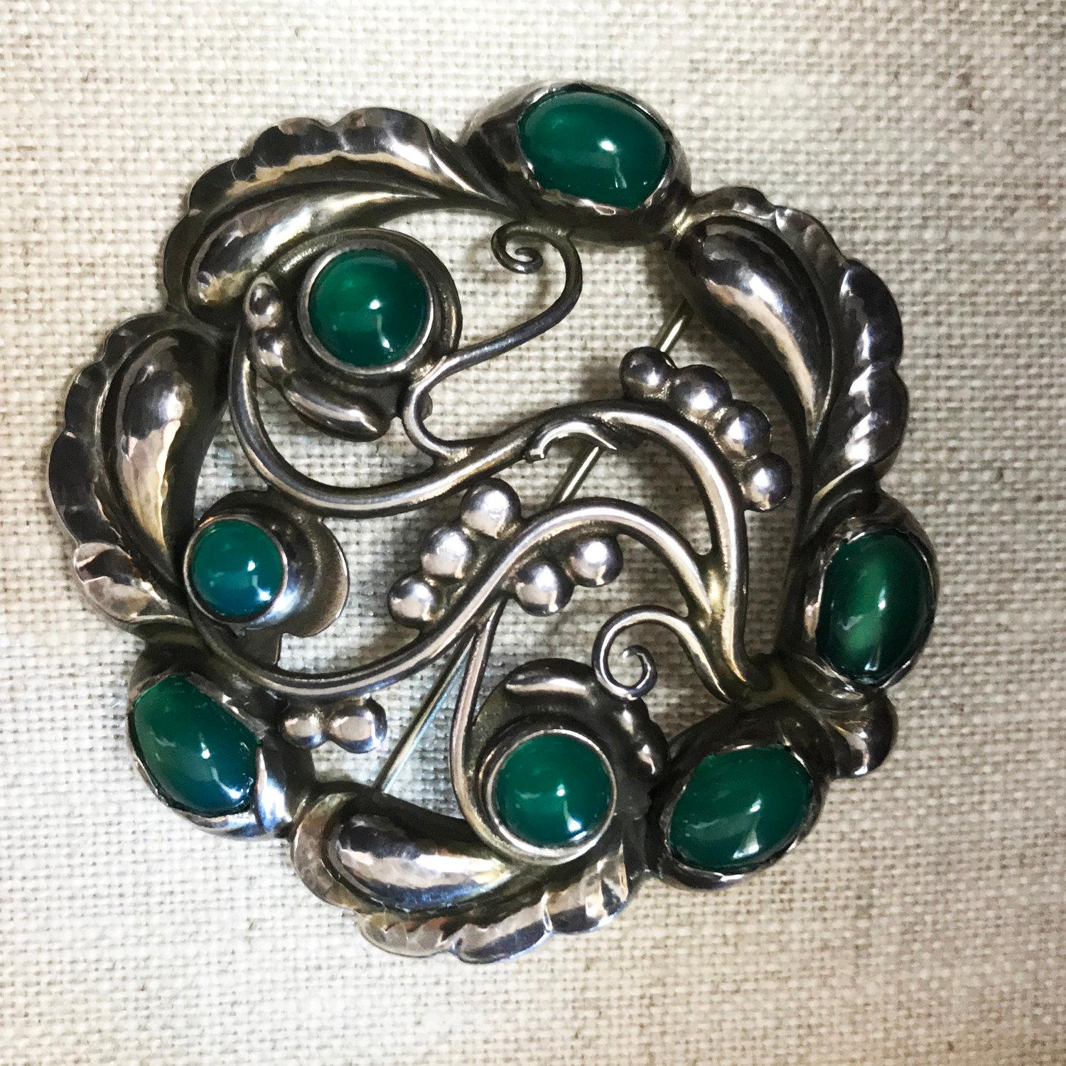 Georg Jensen Sterling Silver Brooch with Chrysoprase No. 159 In Excellent Condition For Sale In San Francisco, CA