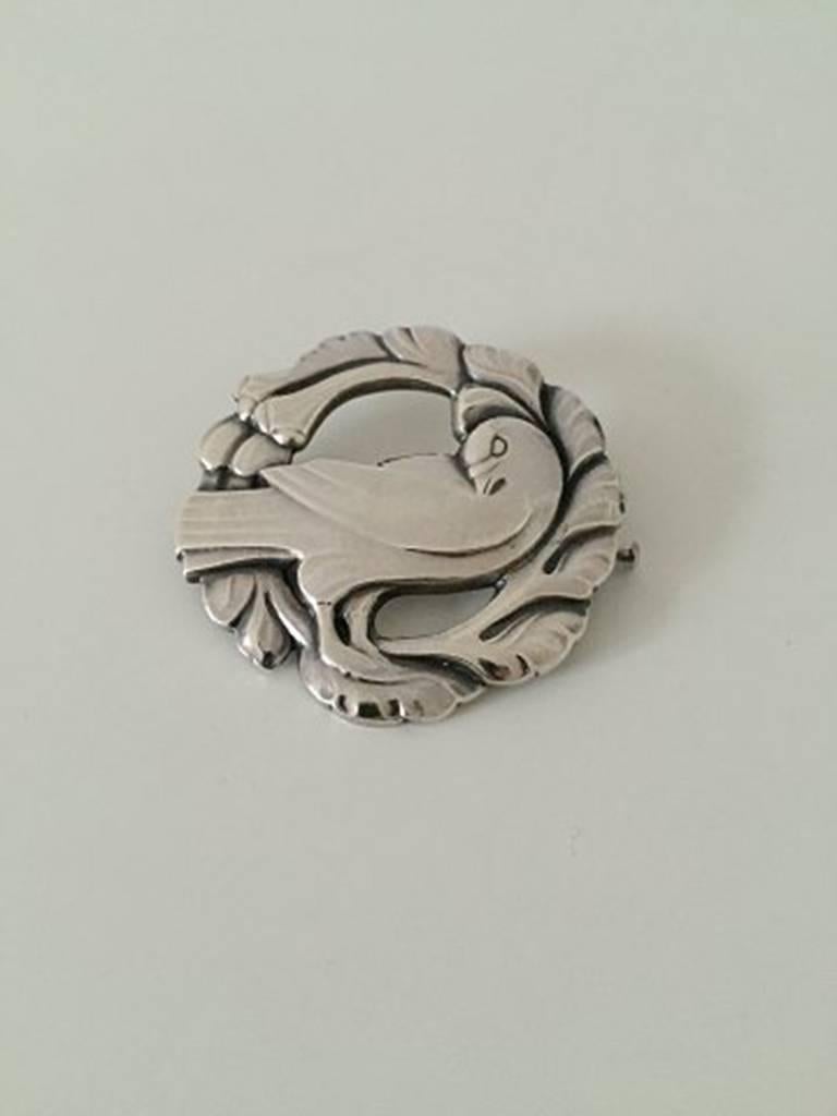 Georg Jensen Sterling Silver Brooch with Dove #123 with old marks. Measures 4,7cm. Weighs 15g / 0,53oz