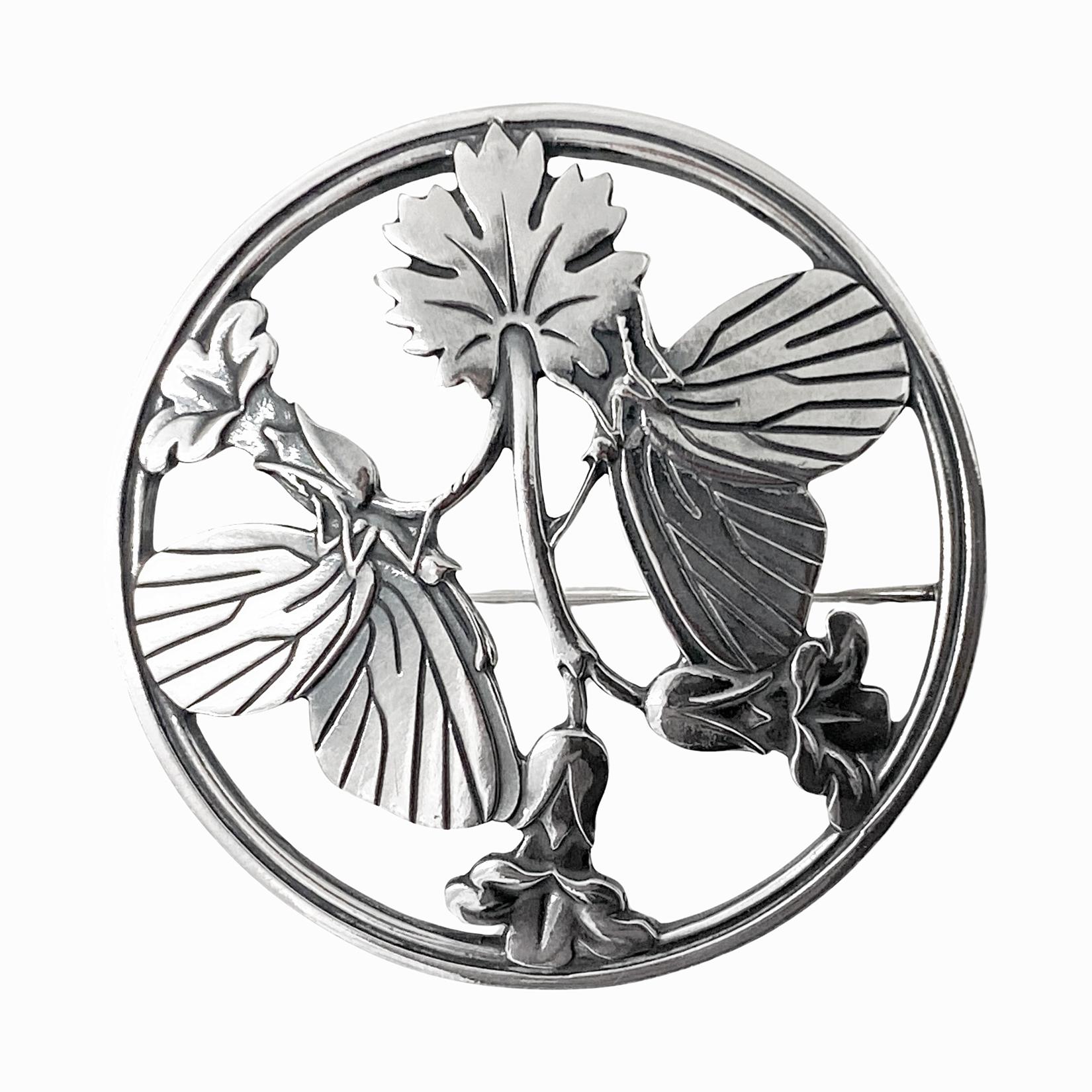 Brosche aus Sterlingsilber mit Schmetterling und stilisierten Blumen von Georg Jensen, ca. 1940 (Art déco) im Angebot