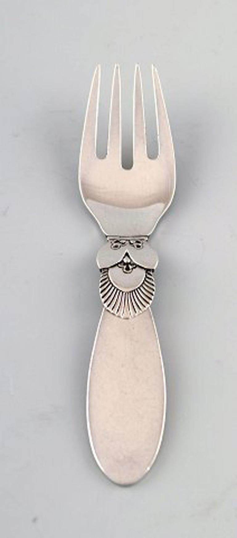 Georg Jensen sterling silver 'Cactus' cutlery. Child's set of spoon and fork.
Spoon measures 10.5 cm.
In very good condition.
Early stamp. 1933-1944.
Designed by Gundorph Albertus in 1930.