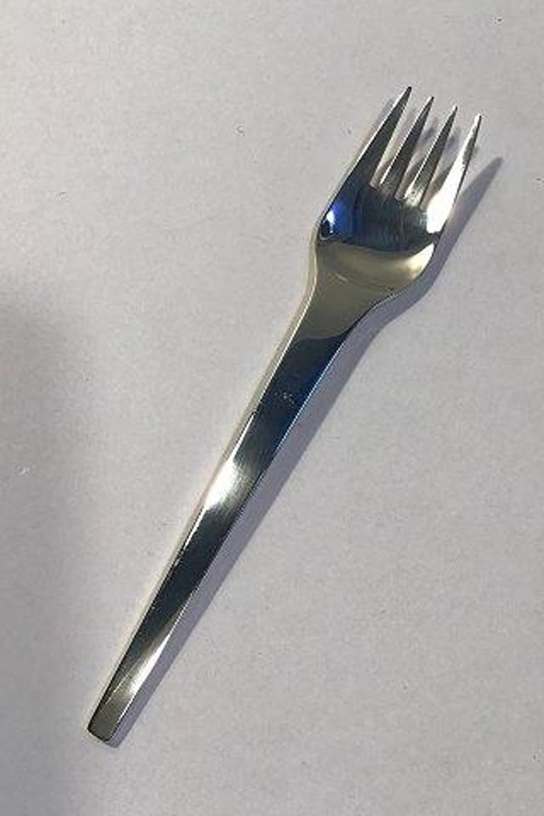 Georg Jensen sterling silver caravel child's fork.

Measures 14.7 cm(5 25/32 in).
  