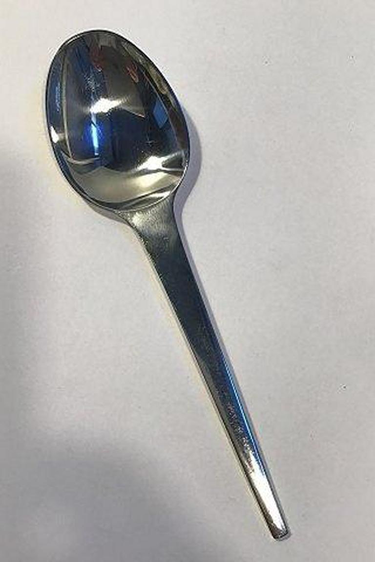 Georg Jensen sterling silver caravel dessert spoon No 021.

Measures 17.5 cm (6 57/64 in).
    