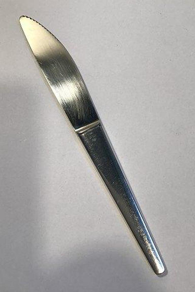 Georg Jensen Sterling Silver Caravel Dinner Knife 'Serrated Blade' In Good Condition For Sale In Copenhagen, DK