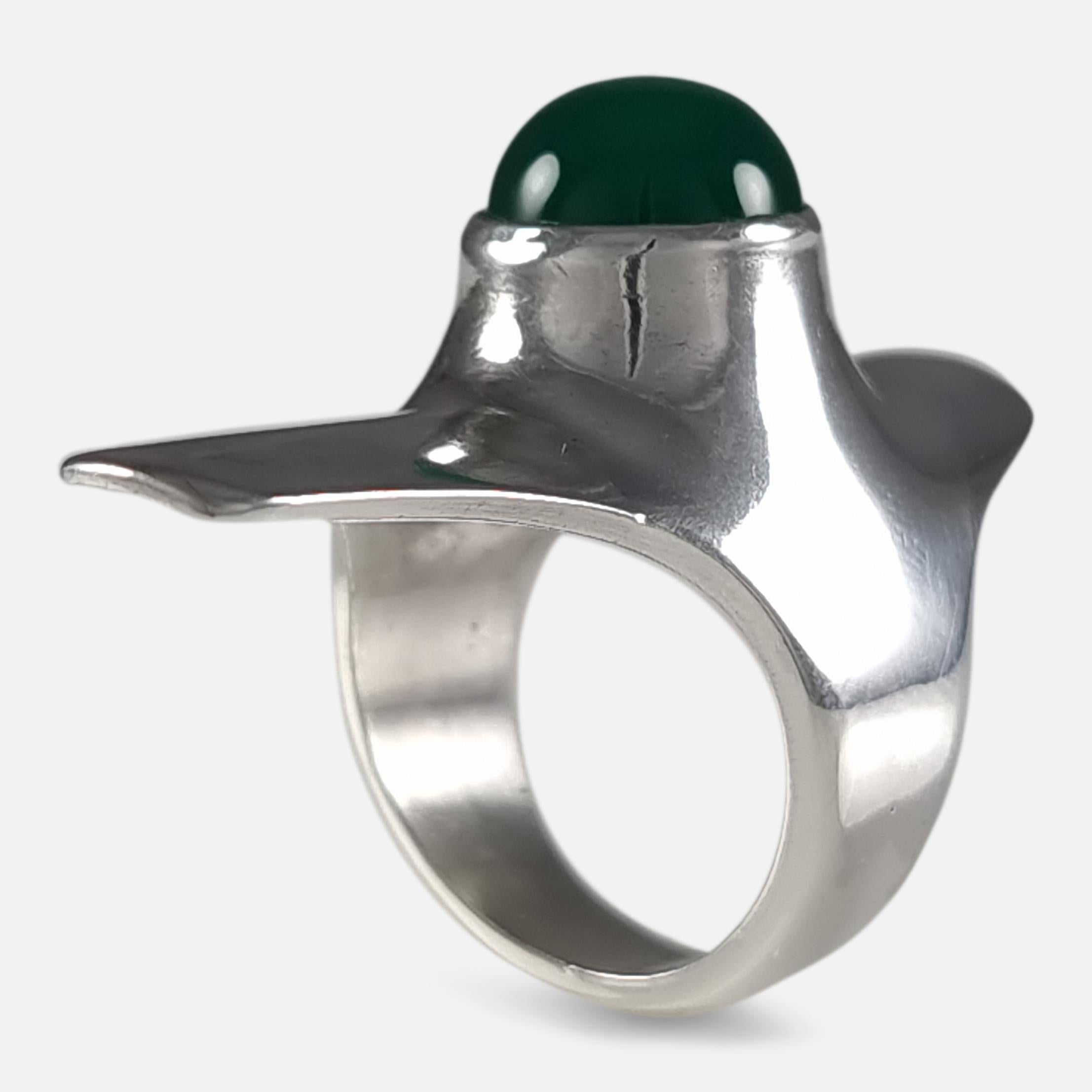A Georg Jensen sterling silver and Chrysoprase modernist ring #154, design by Henning Koppel. 

Stamped Georg Jensen within dotted oval mark, 