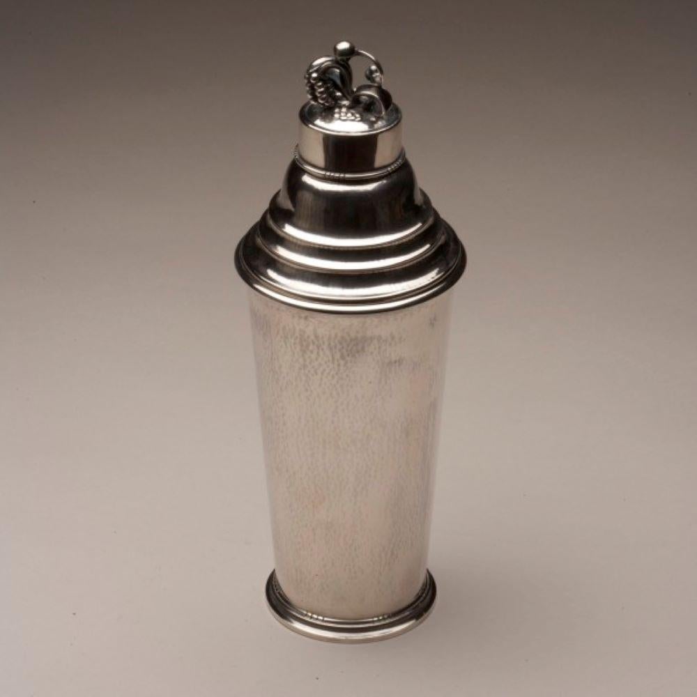 20th Century Georg Jensen Sterling Silver Cocktail Shaker No. 462C by Harald Nielsen, Large