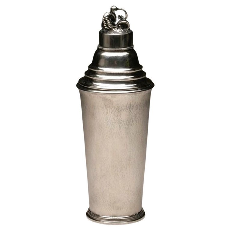 Georg Jensen Sterling Silver Cocktail Shaker No. 462C by Harald Nielsen,  Large For Sale at 1stDibs