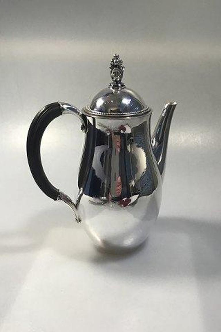 Caffettiera in argento Georg Jensen n. 456A 

Misura 24 cm/9 29/64 in peso 618 gr/21.80 oz.