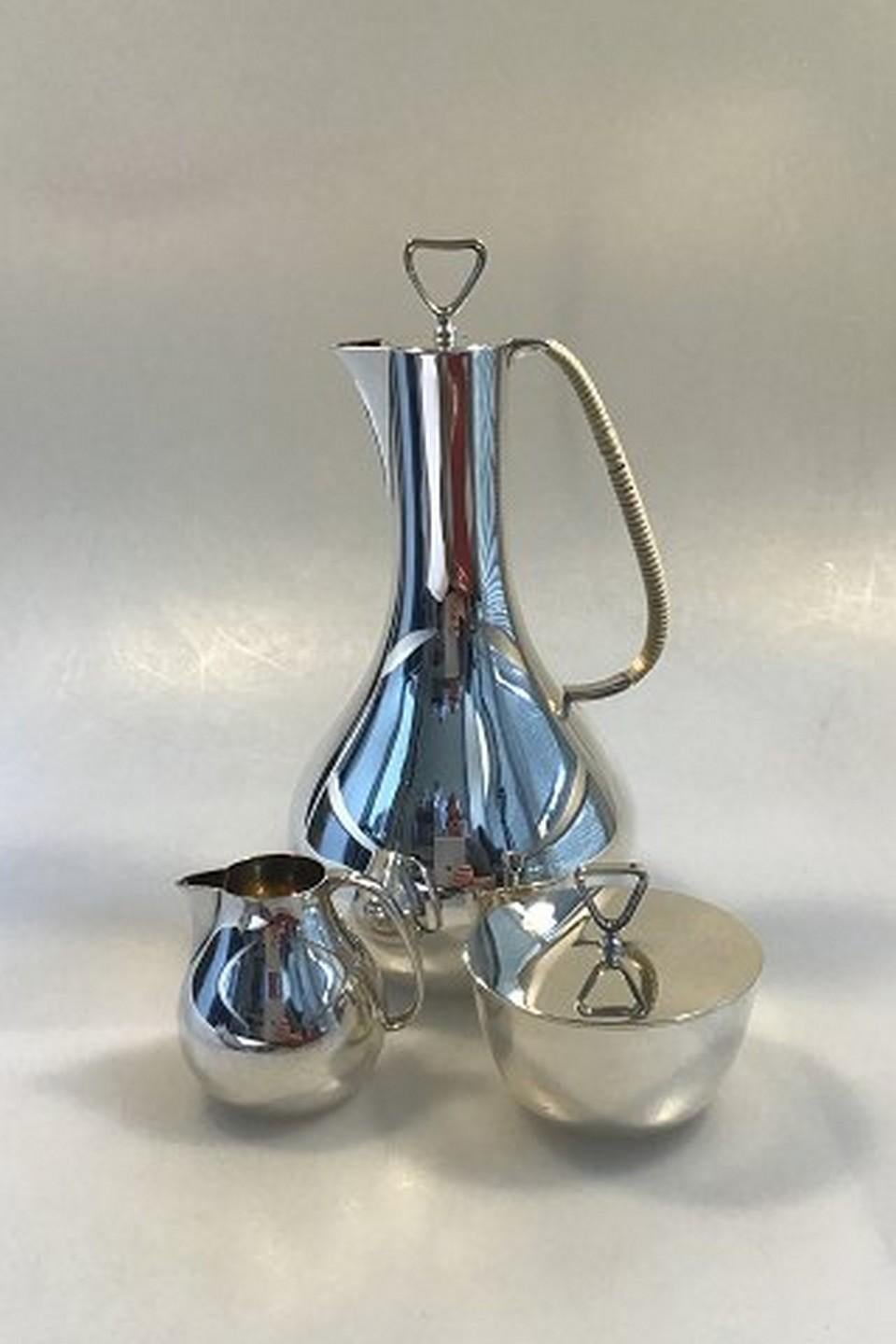 Georg Jensen sterling silver coffee set no 1015 Sigvard Bernadotte 
Measures Coffee pot H 23.5 cm (9 1/4 in) Sugar bowl H 7 cm(2 3/4 in), creamer H 7 cm(2 3/4 in)
Item no.: 417421.