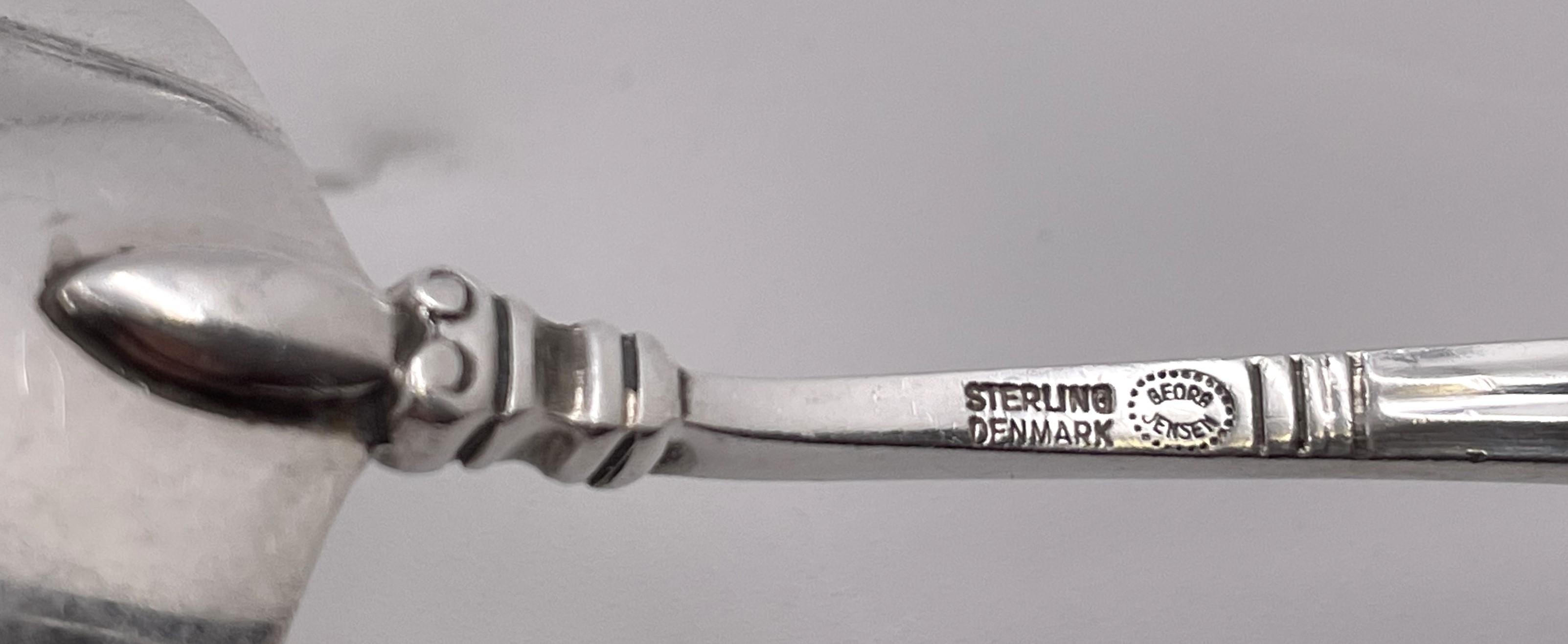 Georg Jensen Sterling Silber Sahnekelle in Eichelmuster mit Doppelausguss (20. Jahrhundert) im Angebot