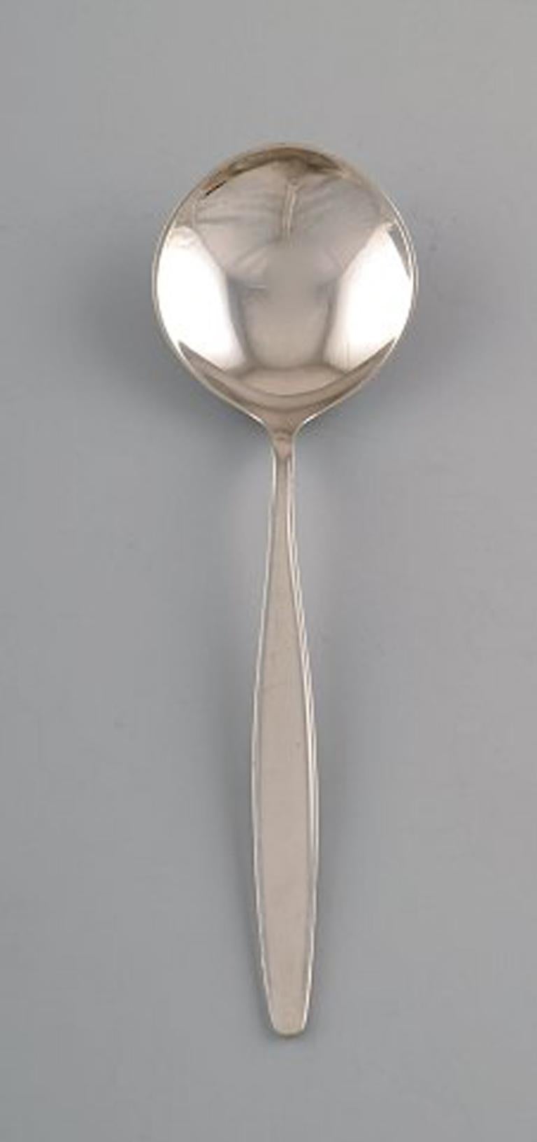 Georg Jensen sterling silver cypress, two bouillon spoons.
Measures 14.5 cm.
In perfect condition.
Stamped.
Designed by Tias Eckhoff 1952-1953 For Georg Jensen Silversmith, Denmark. Cypress pattern no. 99.