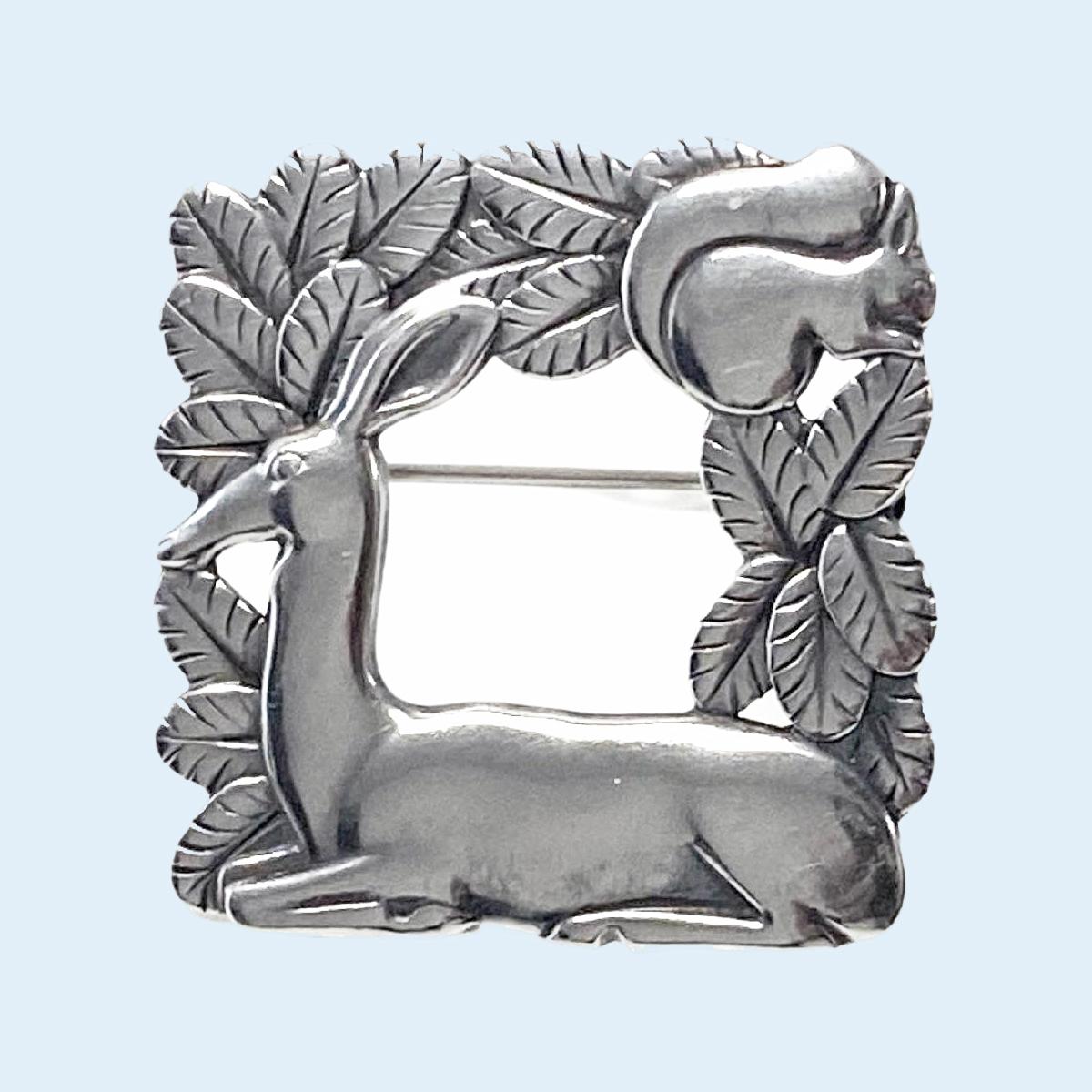 Georg Jensen Sterling Silver Deer and Squirrel Brooch #318 In Good Condition For Sale In Toronto, ON