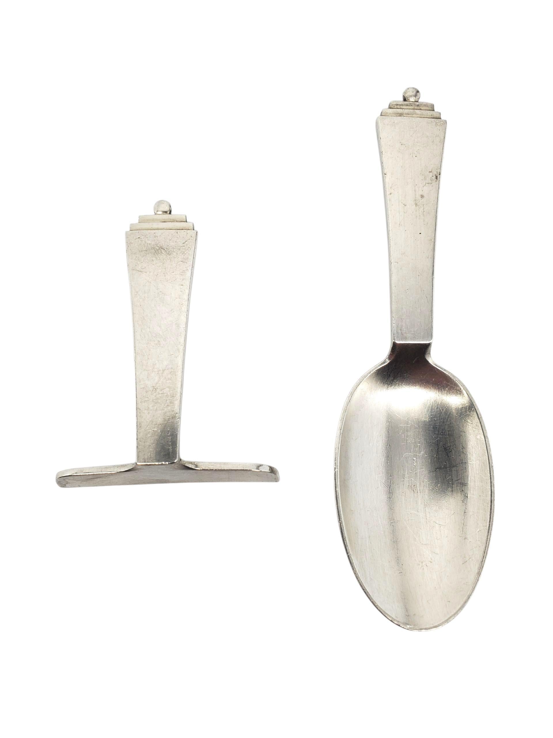 Georg Jensen Sterling Denmark Cucchiaio per bambini e spingi-cibo #22657 In condizioni buone in vendita a Washington Depot, CT