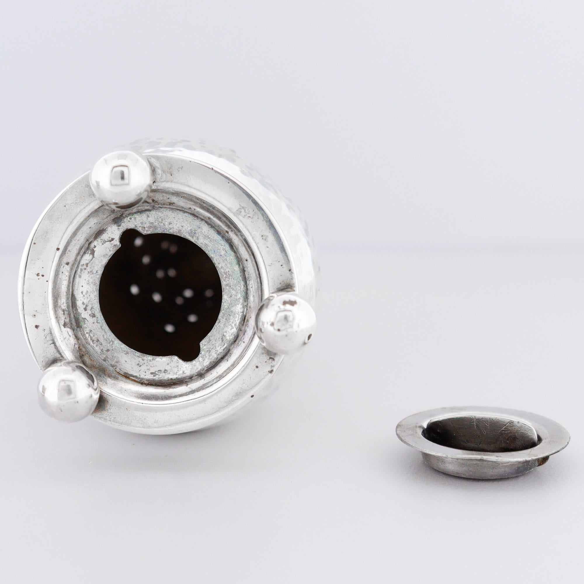 Paire de poivrières et de salières en argent et émail de Georg Jensen #410 en vente 5