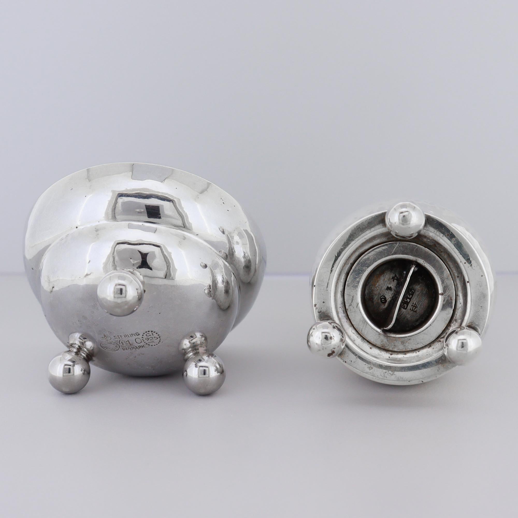 Paire de poivrières et de salières en argent et émail de Georg Jensen #410 en vente 2