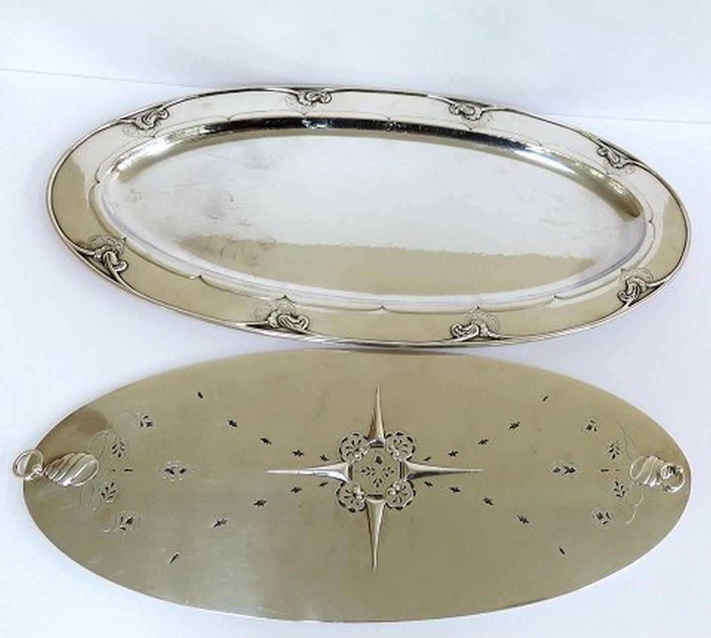 Georg Jensen sterling silver fish tray with drainer no 230A

Measures 59,7cm long (23 1/2