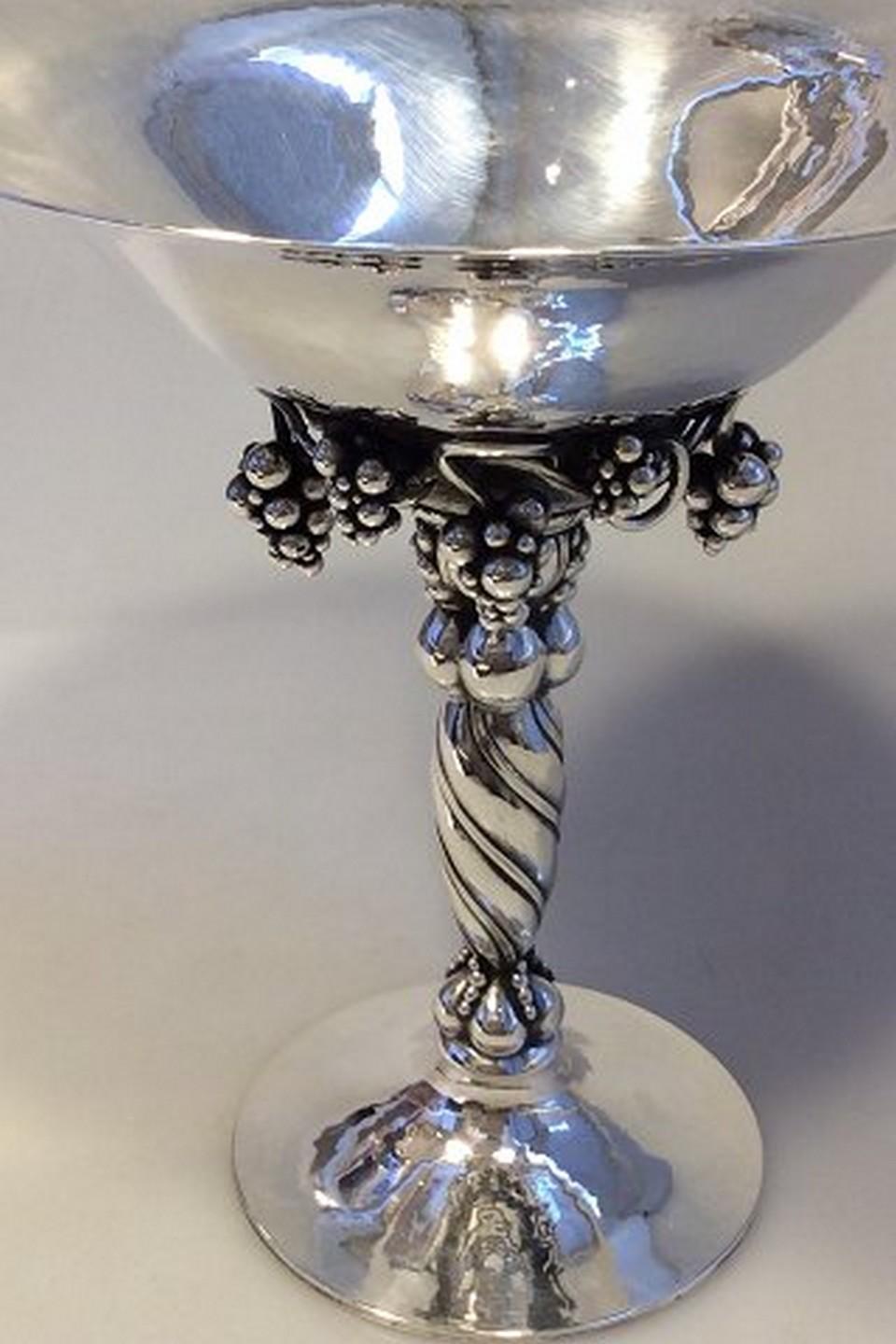 Georg Jensen sterling silver grape bowl no. 263B.
Measures: 19 cm / 7 31/64 in. x 18.5 cm / 7 9/32 in. diameter
Weight is 519 g / 18.30 oz.
Marked with marks from 1925-1932 and French import marks.
Item no.: 395907.