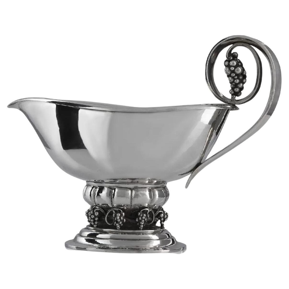 Georg Jensen Barca de plata de ley para salsa de uvas 296