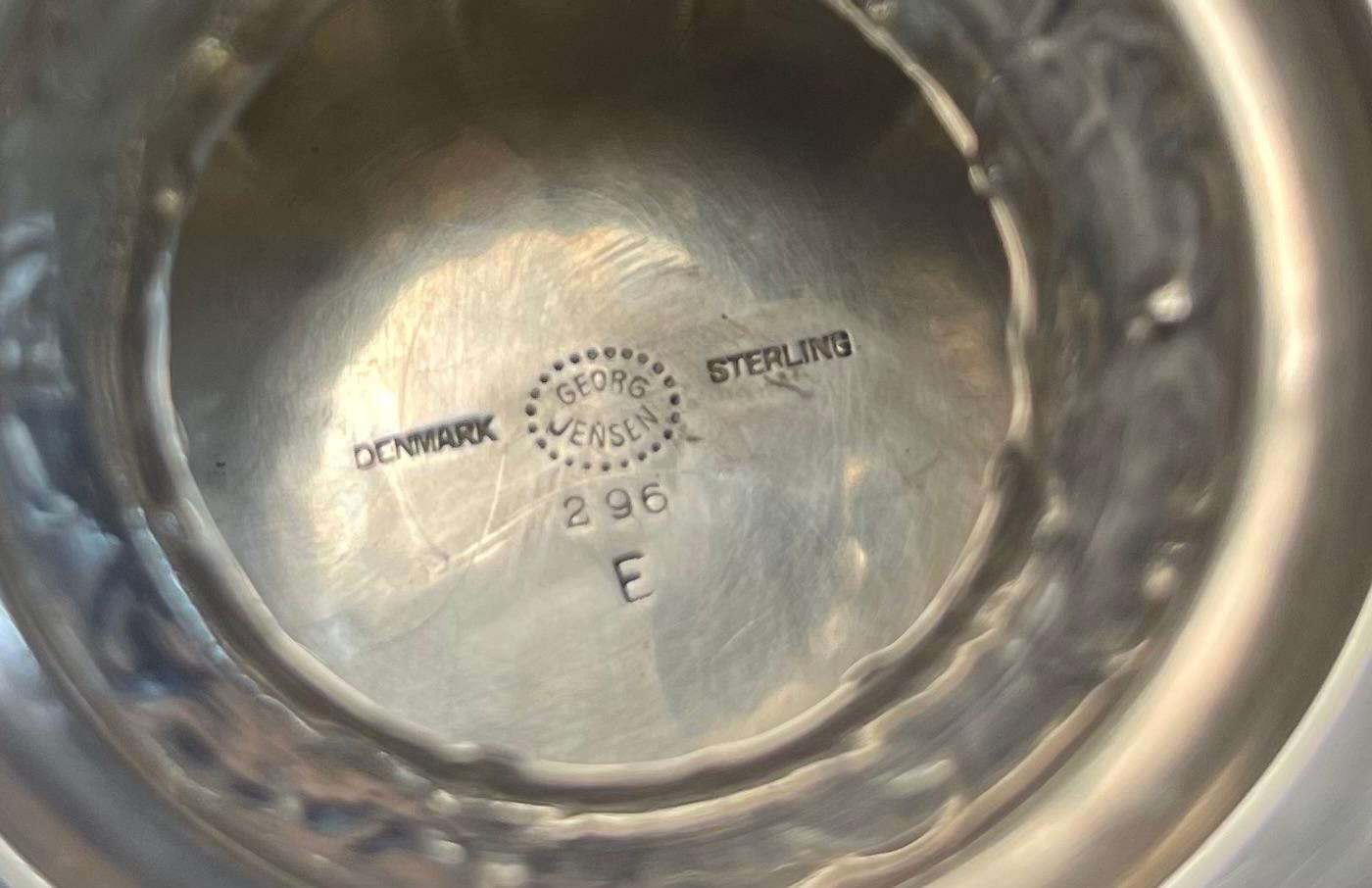 Georg Jensen Sterling Silver Grape Tazza Dish 296 E In condizioni buone in vendita a Brooklyn, NY