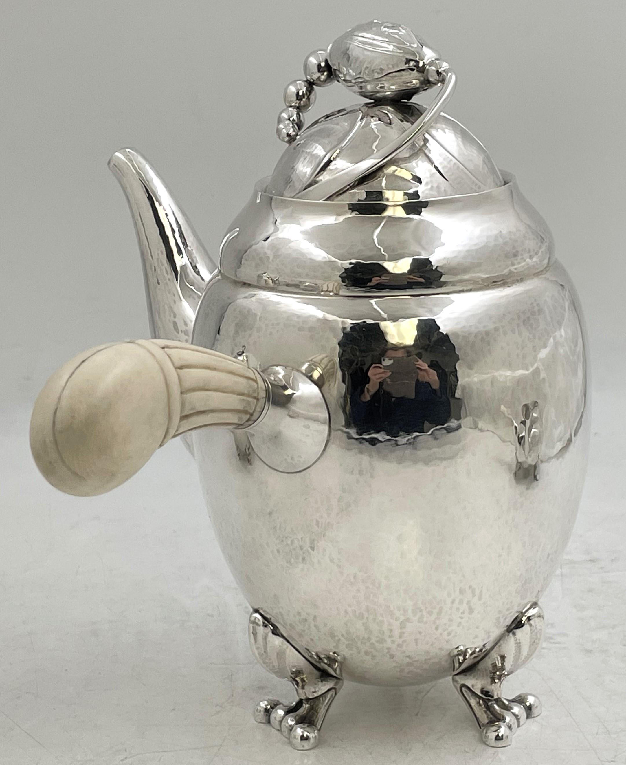Art nouveau Georg Jensen Sterling Silver Hammered 5-Piece Tea & Coffee Set on Tray Blossom en vente