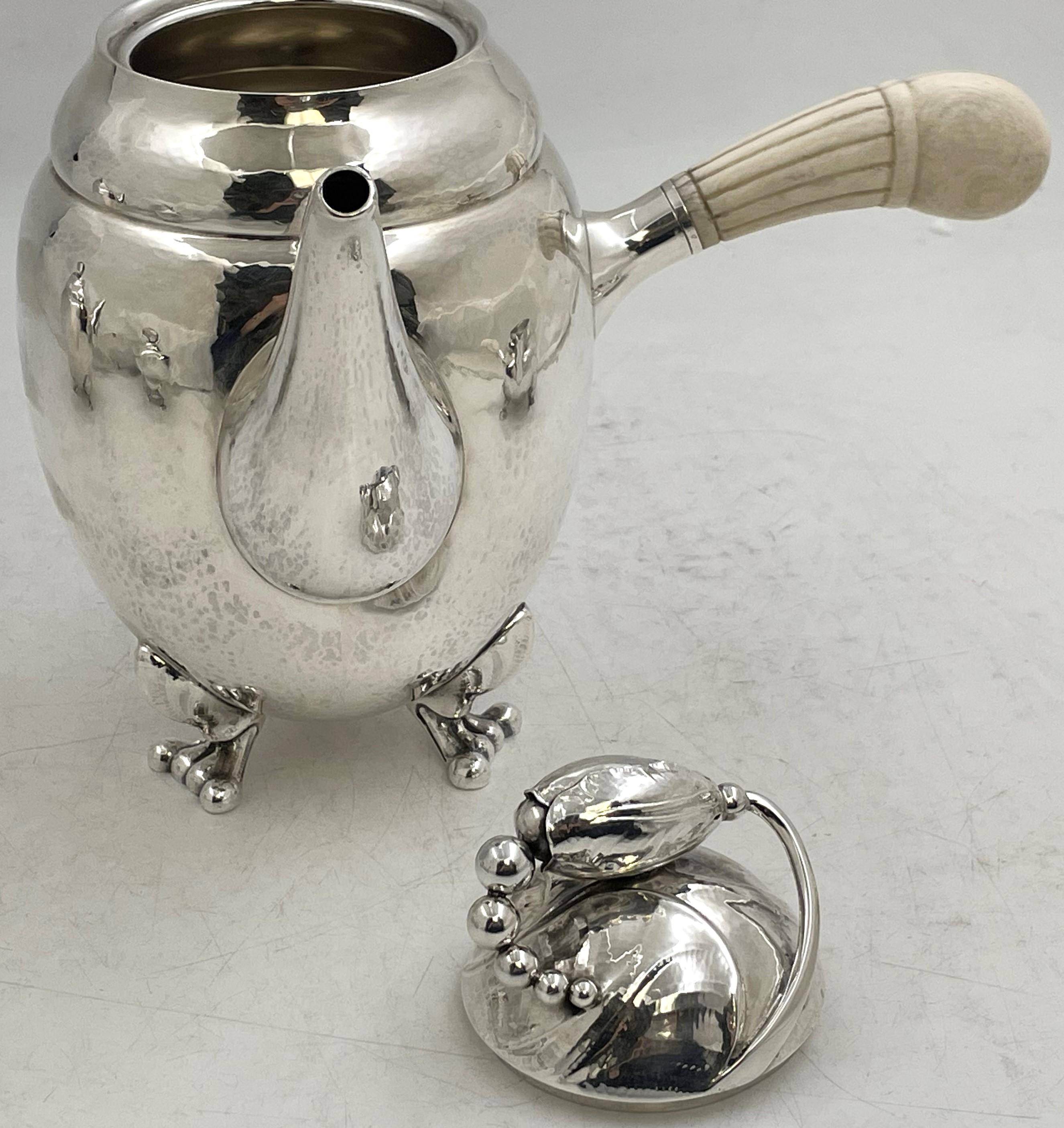 Danois Georg Jensen Sterling Silver Hammered 5-Piece Tea & Coffee Set on Tray Blossom en vente