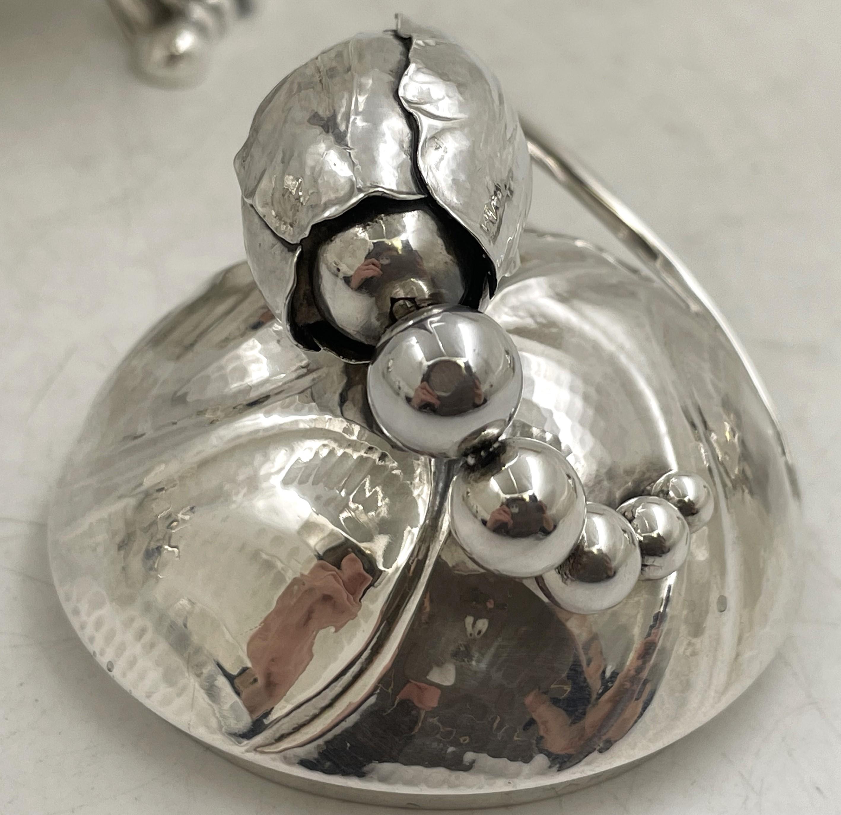 Georg Jensen Sterling Silver Hammered 5-Piece Tea & Coffee Set on Tray Blossom Bon état - En vente à New York, NY