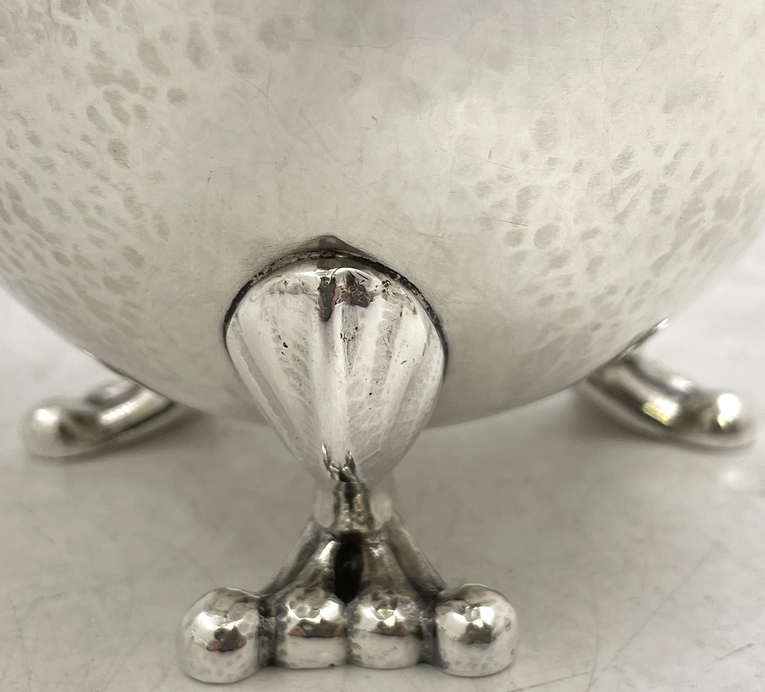 Argent Georg Jensen Sterling Silver Hammered 5-Piece Tea & Coffee Set on Tray Blossom en vente