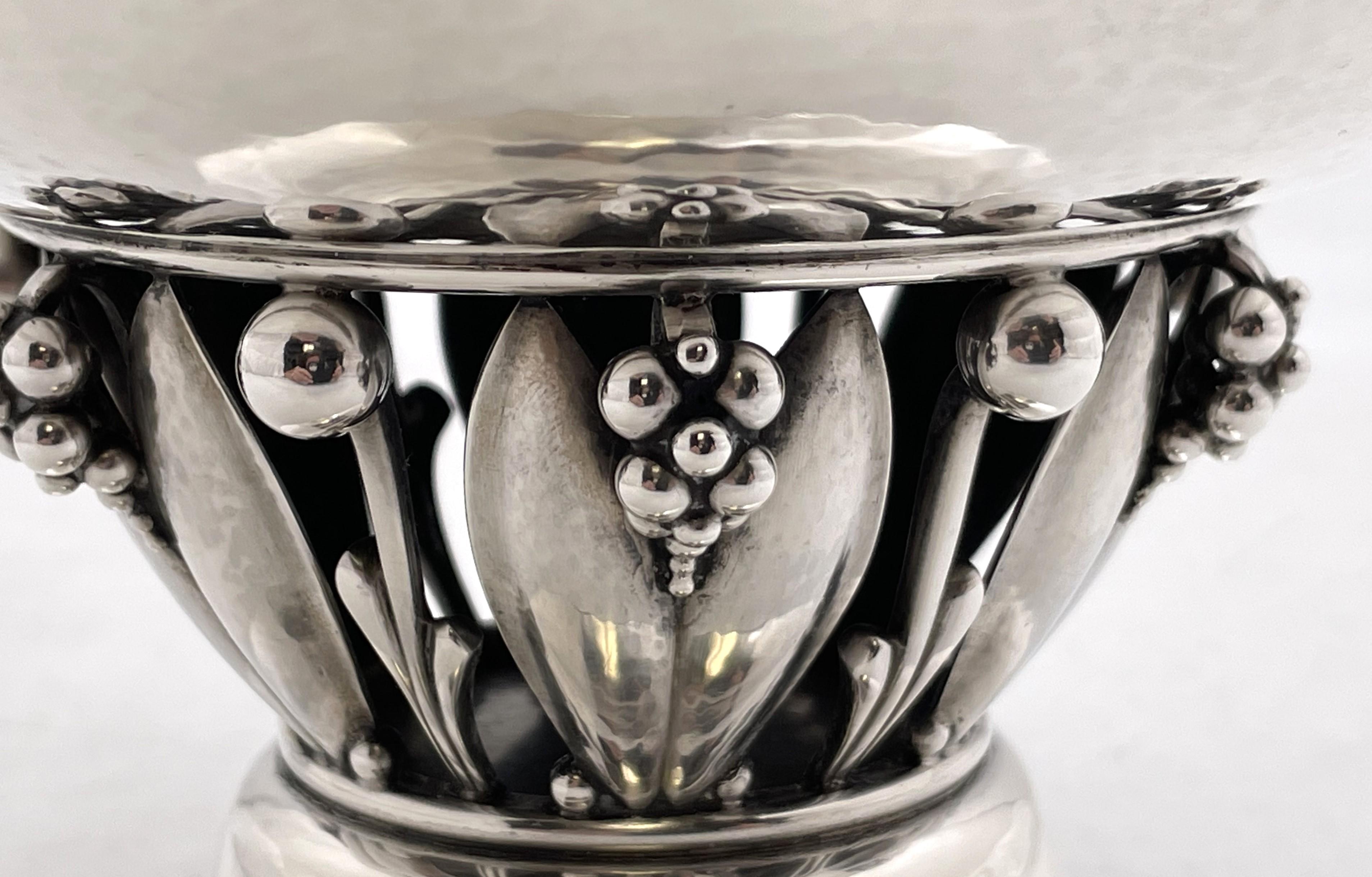 Martellato Ciotola centrotavola in argento martellato Georg Jensen #197A in stile Art Nouveau in vendita