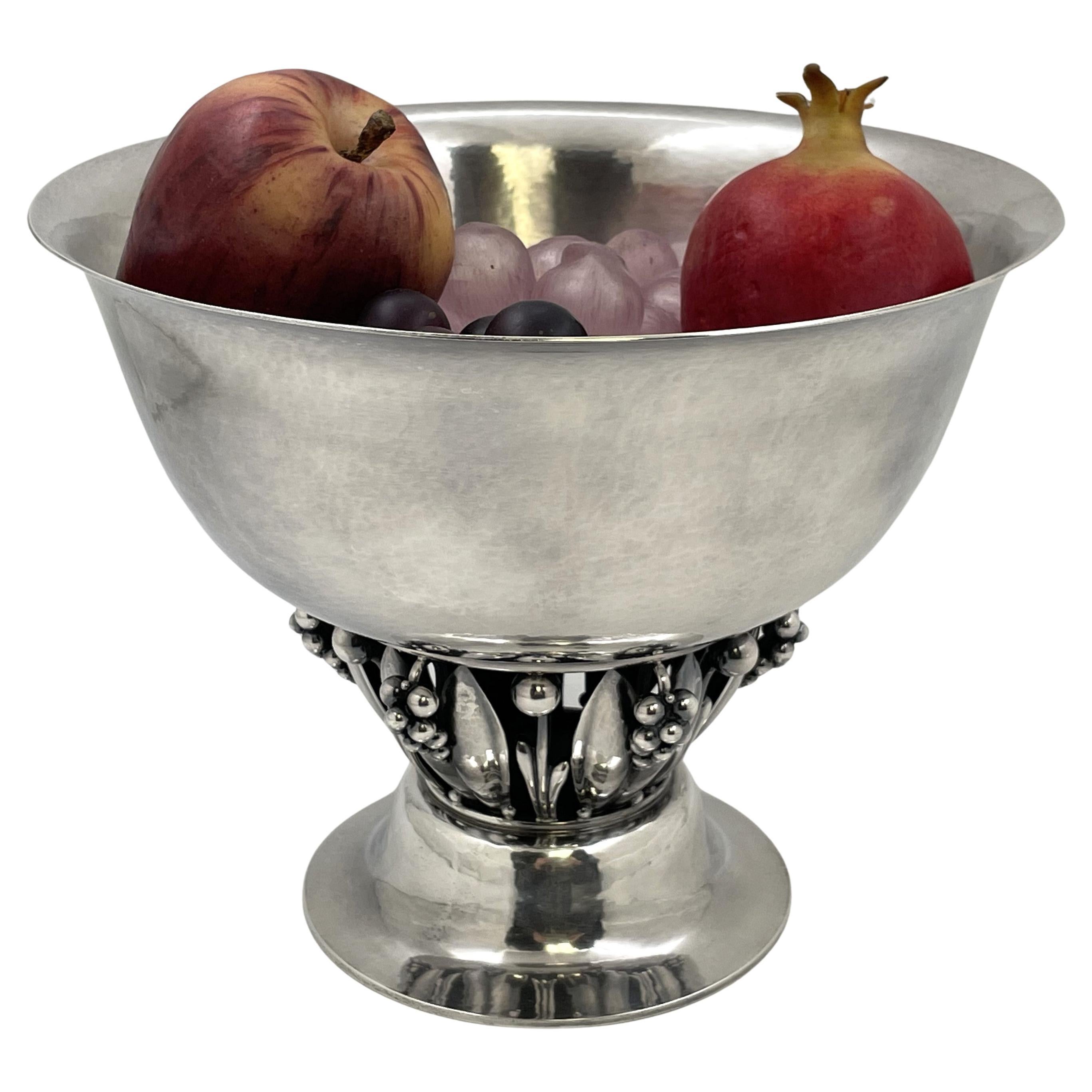 Ciotola da centrotavola in argento martellato Georg Jensen #197C Stile Art Nouveau