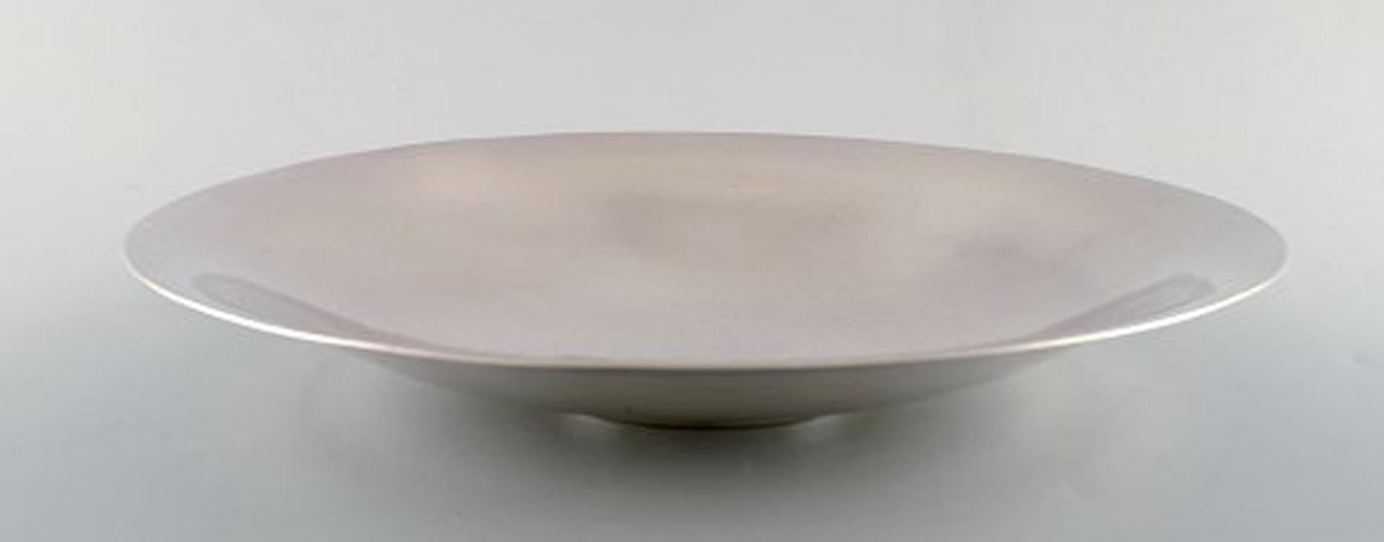 Georg Jensen Sterling Silver hammered dish on foot. Designed by Harald Nielsen # 620D.
Weight 770 gram.
Diameter: 29 cm. 5 cm. deep.
Stamped.
In perfect condition.