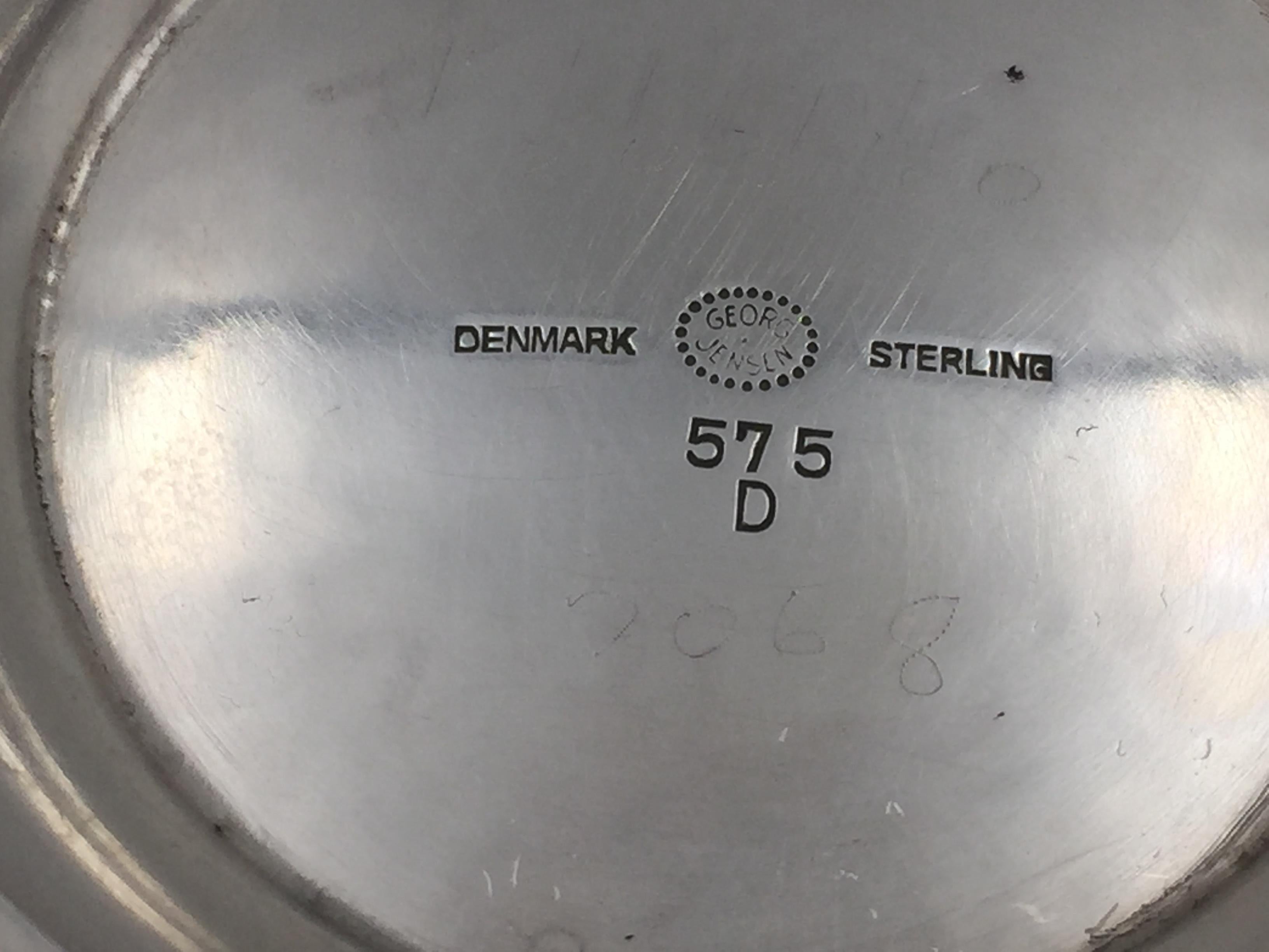 Georg Jensen, handgehämmerte mintfarbene Schale aus Sterlingsilber, 575D (Gehämmert) im Angebot