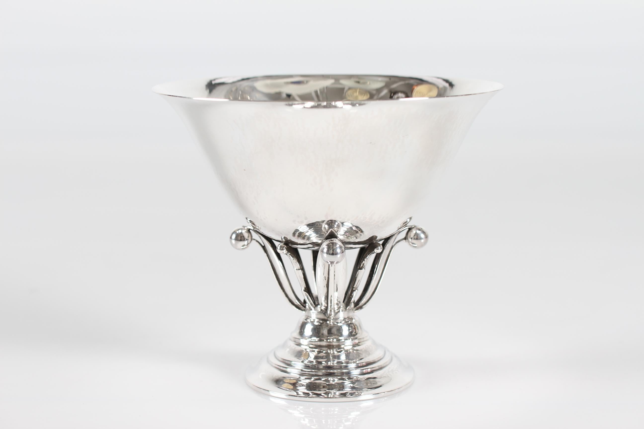 Georg Jensen Sterling Silver Handcrafted Footed Bowl No 6 by Johan Rohde In Good Condition In Aarhus C, DK