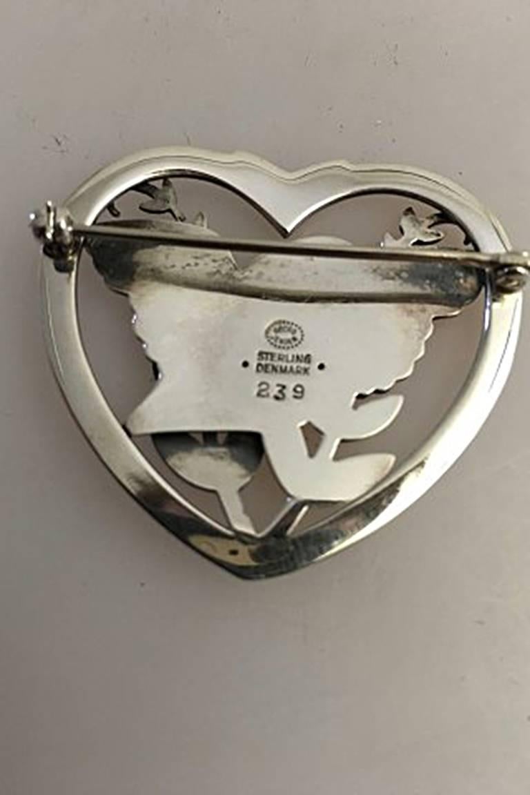 Georg Jensen Sterling Silver Heartshaped Brooch with Dove #239. From after 1945. Measures 4 x 4 cm ( 1 37/64  x 1 37/64 in.). Weighs 14 g / 0.55 oz