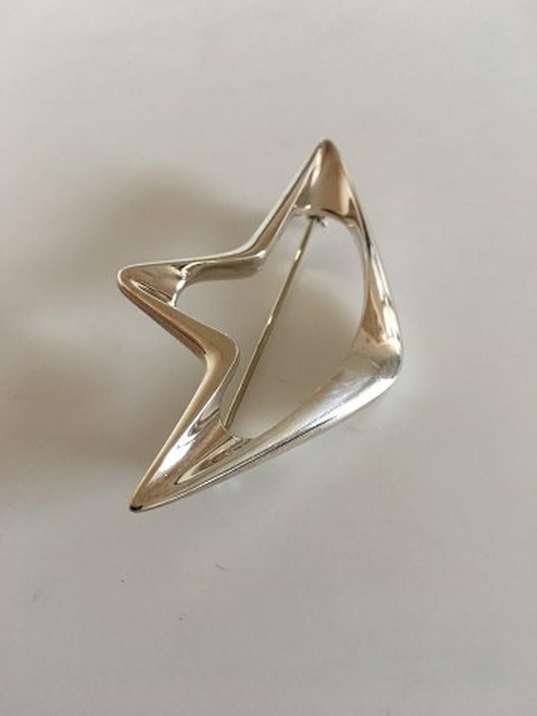 Georg Jensen Sterling Silver Henning Koppel Brooch No 376. From after 1945. Measures 7.2 cm / 1 37/64 in. x 4 cm / 1 37/64 in. Weighs 21 g / 0.75 oz.