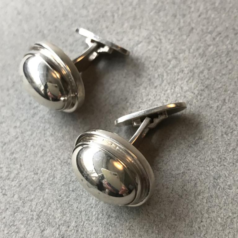 Georg Jensen Sterling Silver Large Cufflinks No 44A

Art deco design by Harald Nielsen

Bold Oval Silver Cabuchon

 

Designer: Harald Nielsen
Maker: Georg Jensen
Design #: 44A
Circa: post 1945
Dimensions: .75 x .63
Country of Origin: Denmark