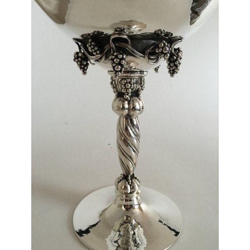 Georg Jensen Sterling Silver Large Footed Grape Bowl No 264 from 1915-1927 In Good Condition For Sale In Copenhagen, DK
