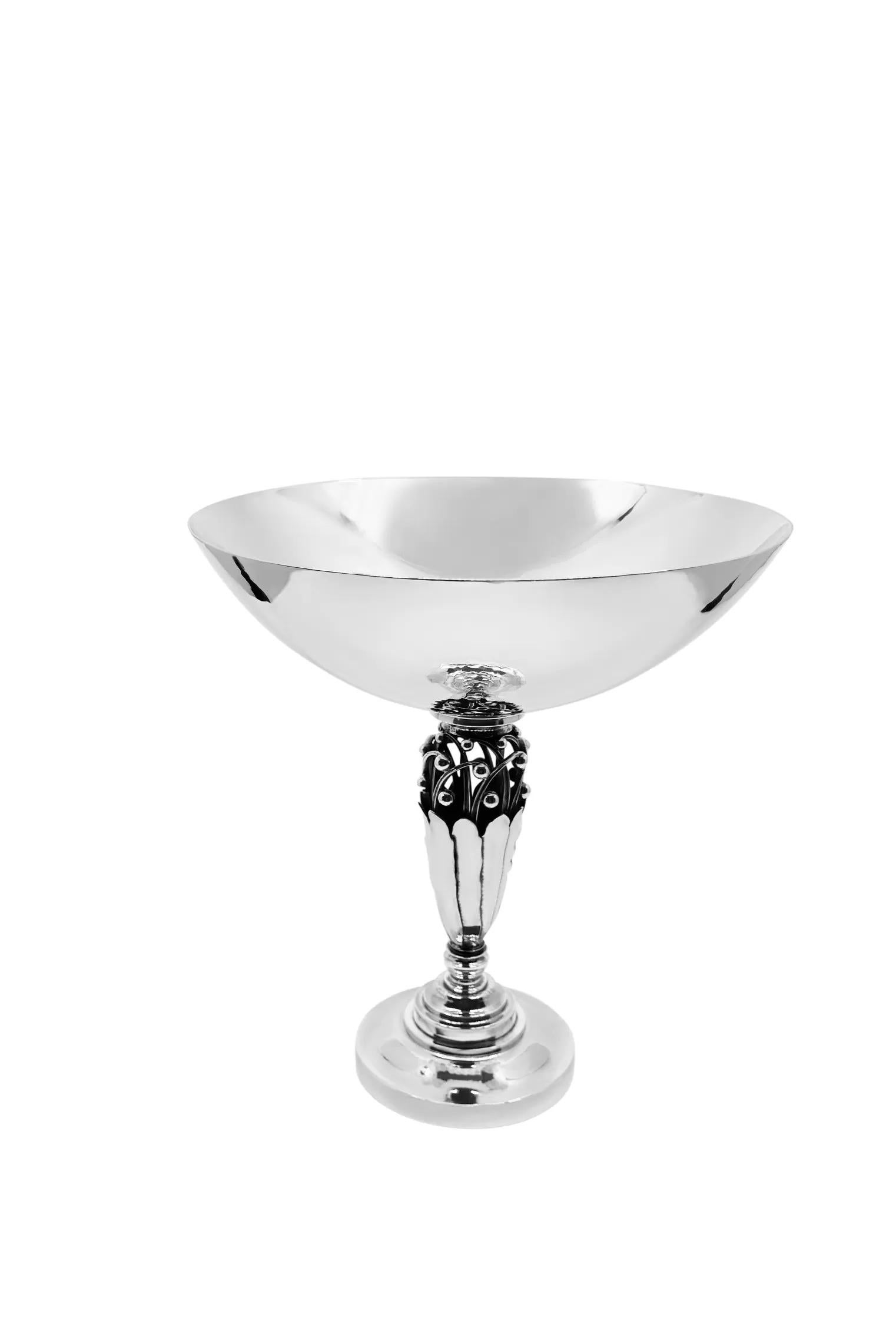Große Tazza aus Sterlingsilber von Georg Jensen #574 (Art nouveau) im Angebot