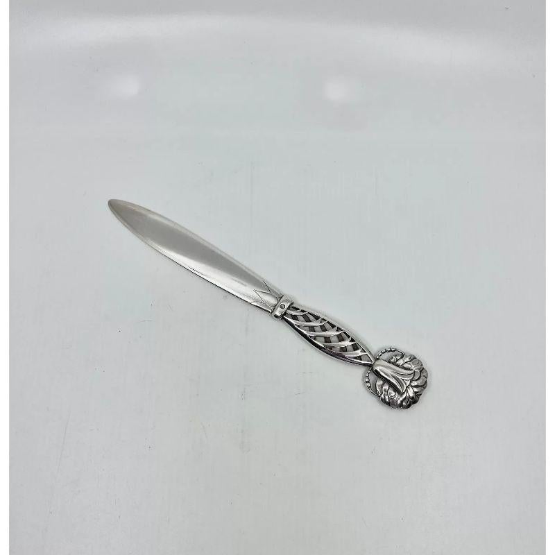 A large early Georg Jensen sterling silver letter opener, Ornamental pattern #83 by Georg Jensen from circa 1914. Beautiful hand-cut handle and hand-chased details on the finial and blade.

Additional information:
Material: Sterling silver
Styles: