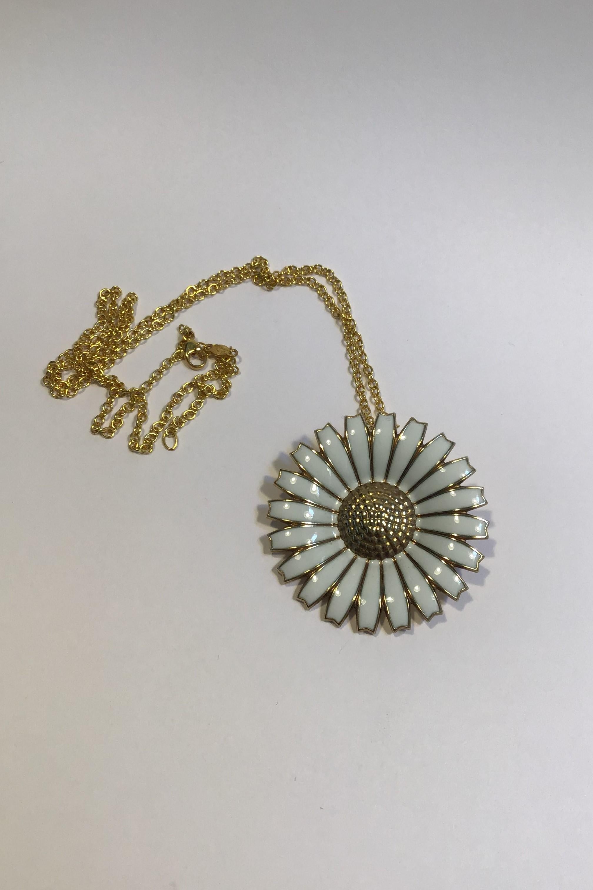 Georg Jensen Sterling Silver Marguerit (Daisy) Necklace(Brooch) 

Measures Chain 60 cm(23 5/8 in) Pendant/Brooch Diam 4.4 cm (1 47/64 in)
Combined Weight 24.6 gr/0.87 oz