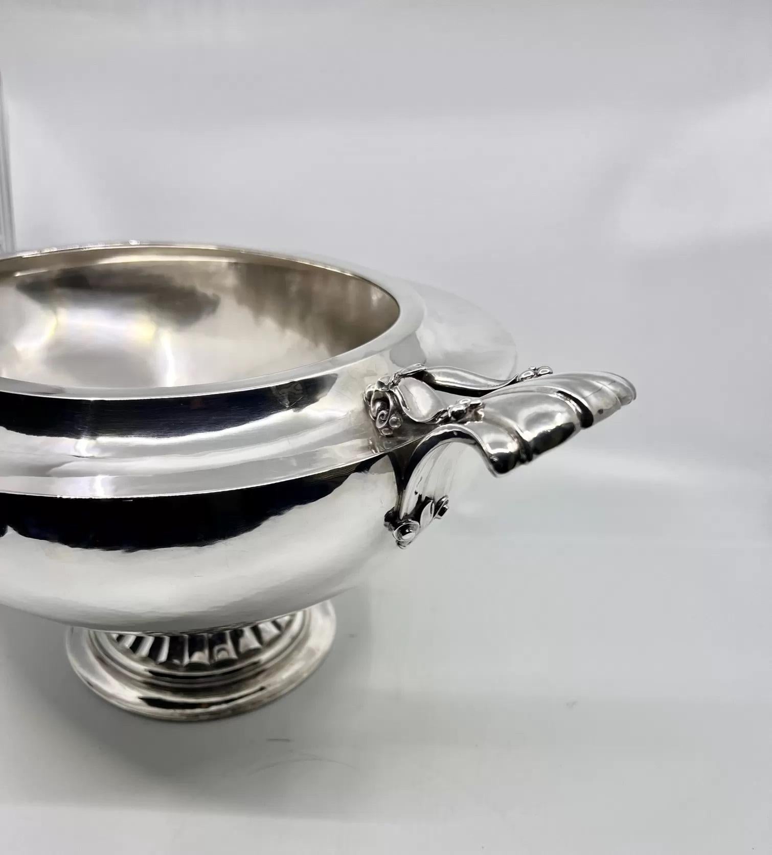 Georg Jensen Sterling Silver Monumental Tureen #573 In Excellent Condition For Sale In Hellerup, DK