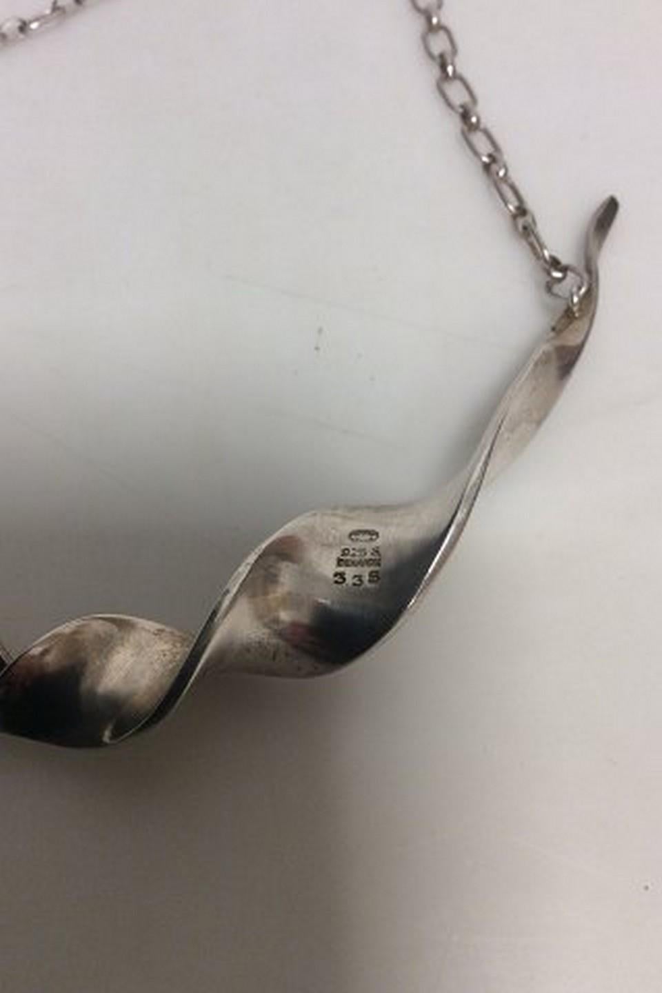 Georg Jensen Collar de plata de ley nº 335

Vejer 35,58 gramos / 1,25 oz.

Mide 47 cm
Nº de artículo: 435403